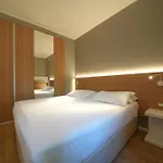 Th 4* Lacona